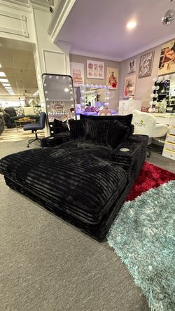 ACCENT CHAIR