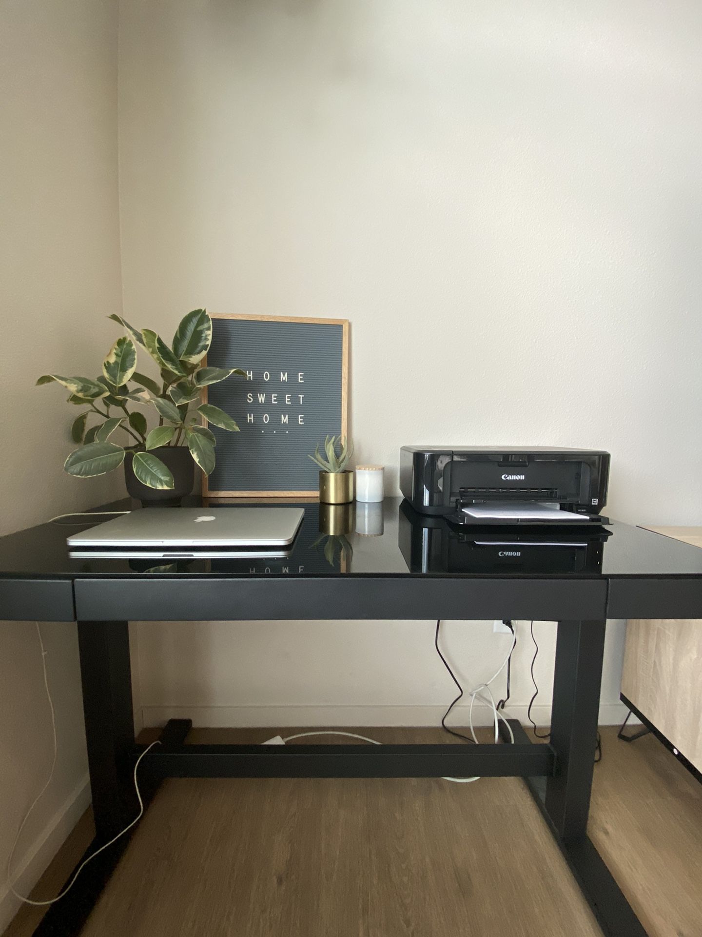 Excellent Condition Electronic Standing Desk for Sale in Spokane, WA