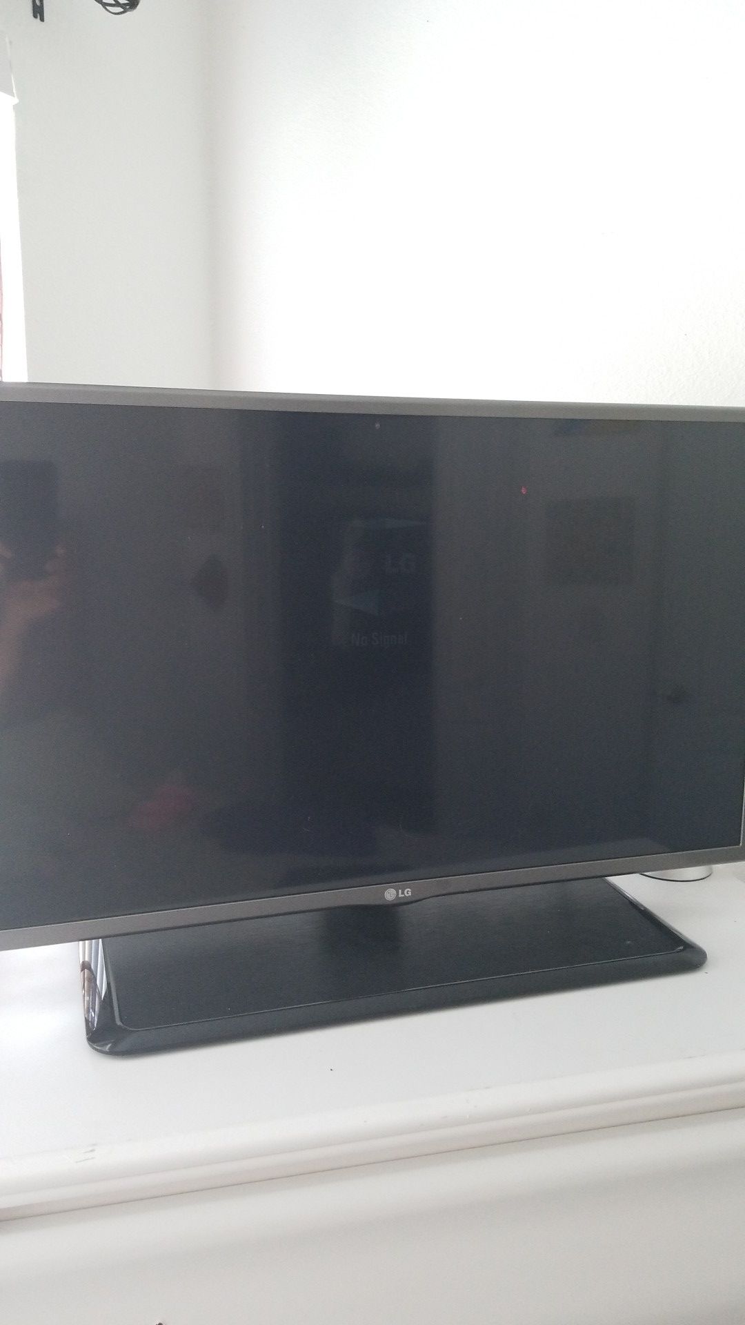 Tv lg 32 inches, without remote control