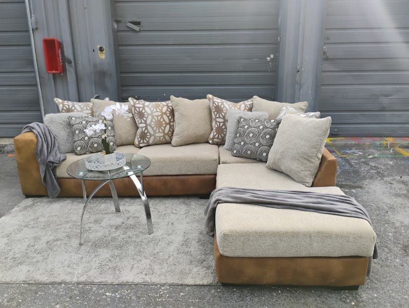 Sectional/Couch/Sofa, Suede & Fabric,Tan & Brown, Measures 118x88, Delivery Available 🚚