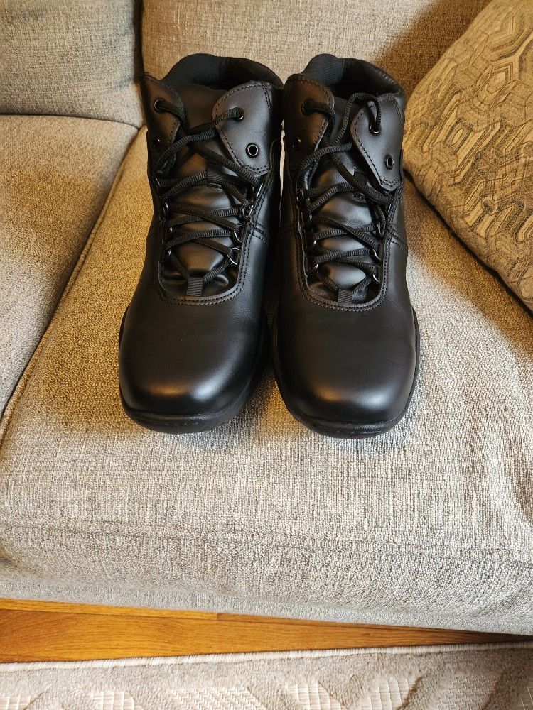 Mens Reebok Boots New Size 10.5
