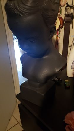 Statue ceramic piece