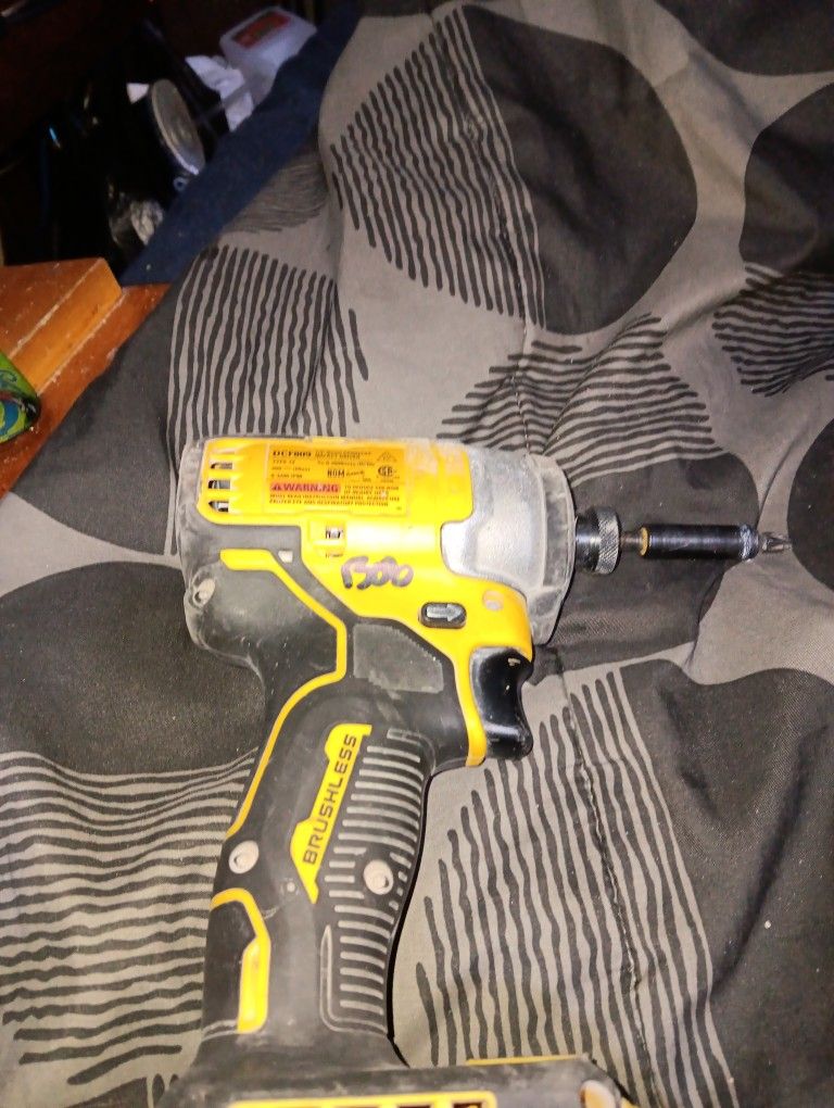 D walt twenty pack impact gun