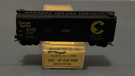 Atlas N Scale 40’ Plug Door Box Car - Chessie System