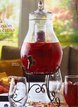 Princess  🏡 house “  dispensador de agua. Esta nuebo En caja.   Incluye vase