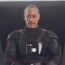 Hot Toys 🔥 Moff Gideon 