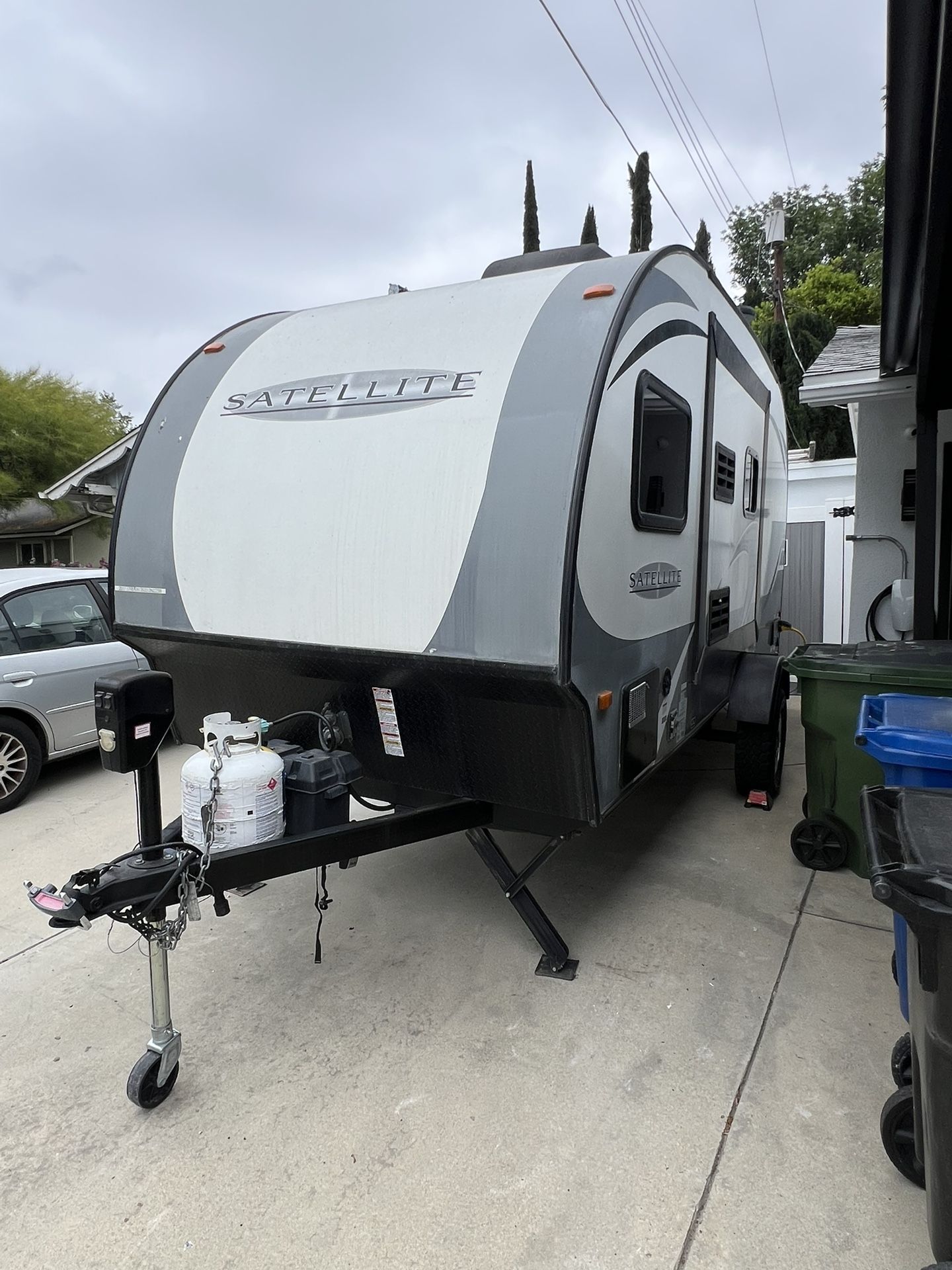 17’. Long Camper. Grate Conditions
