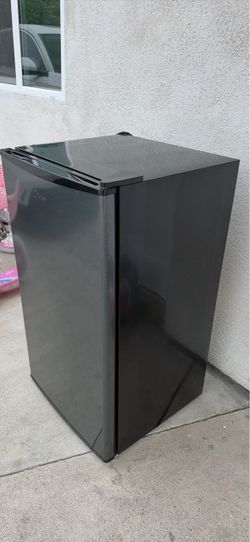 Midea Mini Fridge