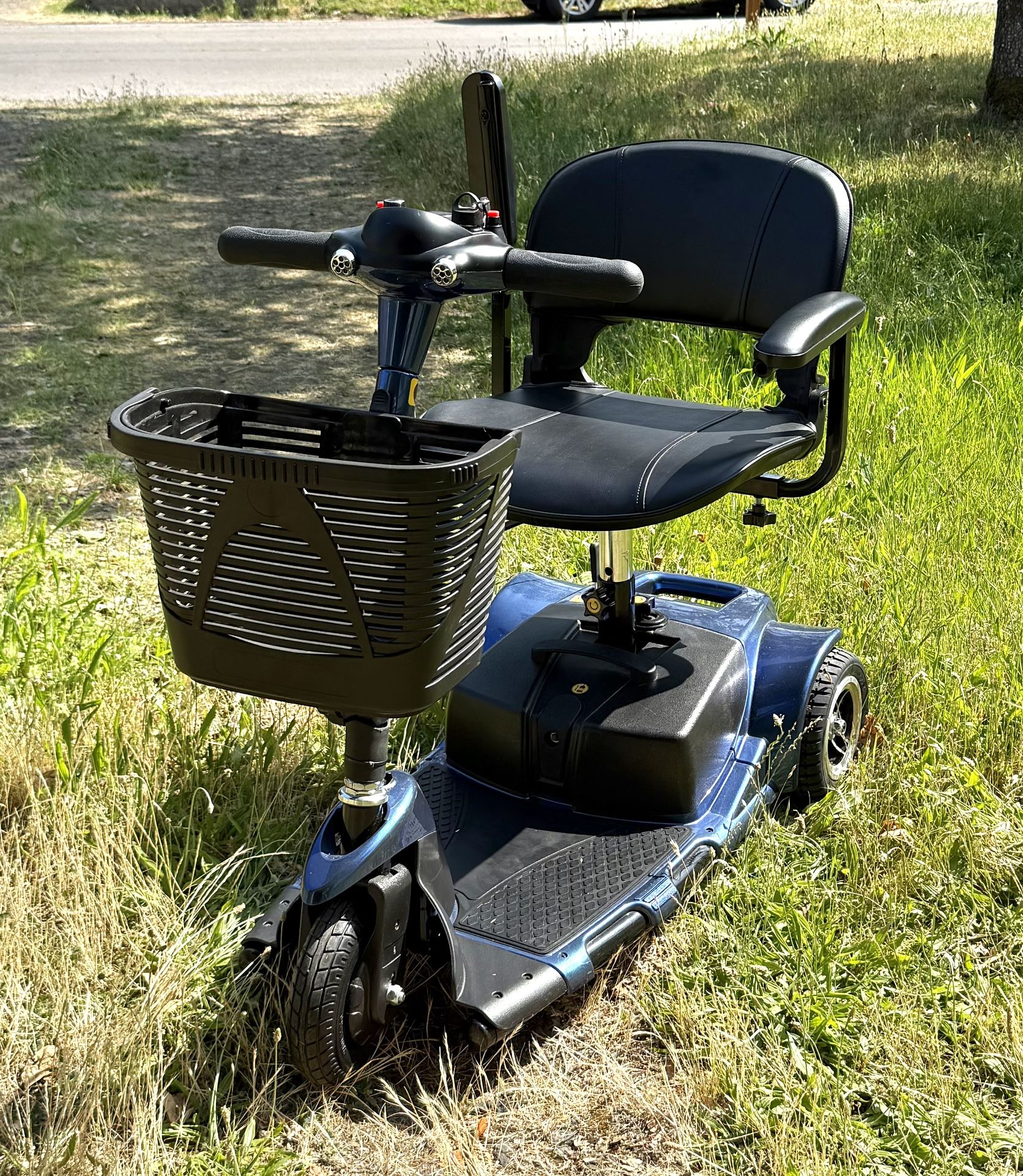 Vive 4 Wheel Scooter