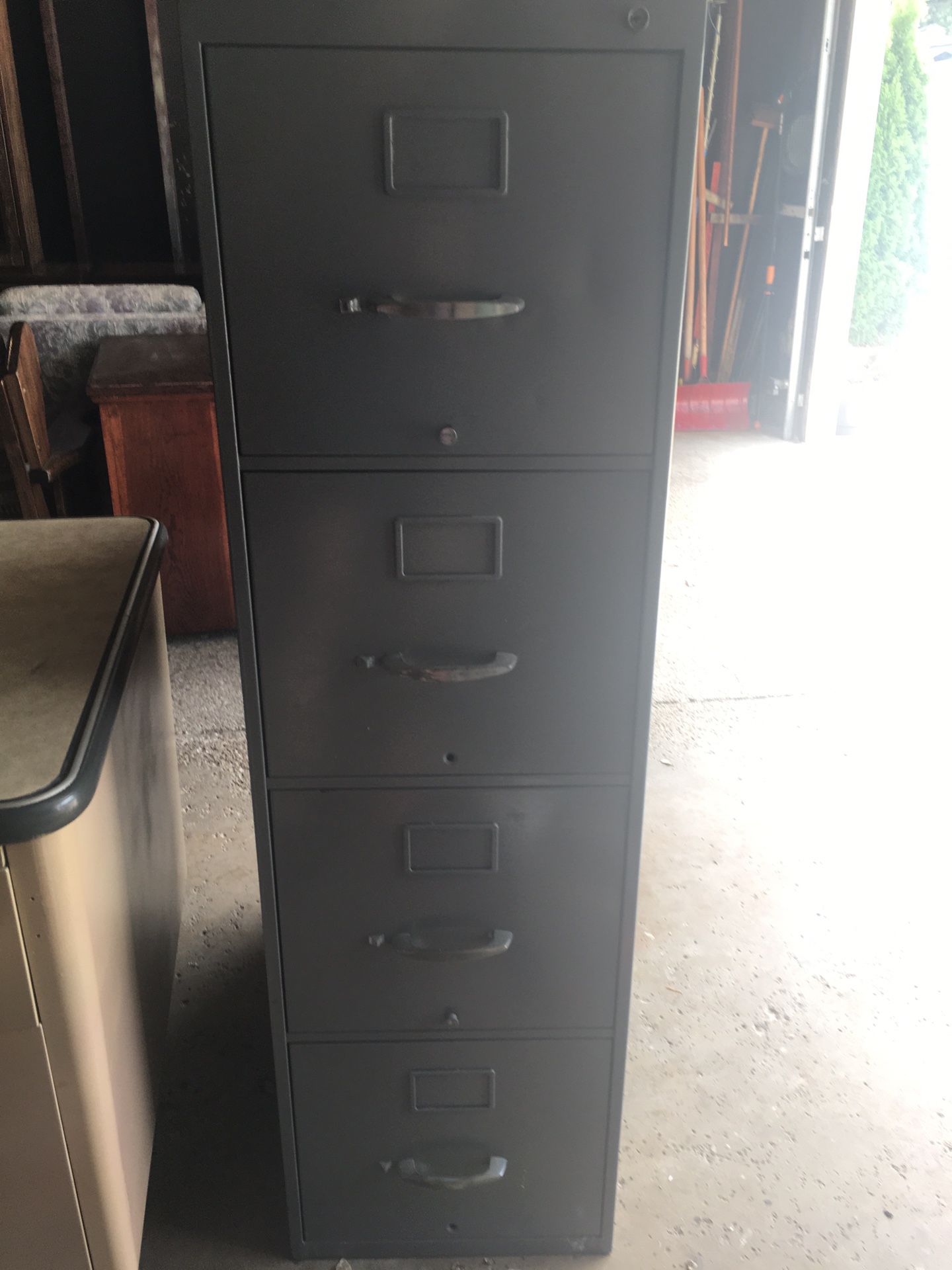 Filing cabinet 4 drawers