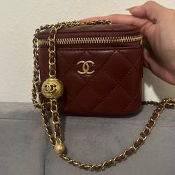 Chanel caviar purse