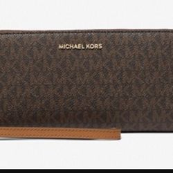 Michael Kors New Jet Set $228 Signature Wallet Wristlet 