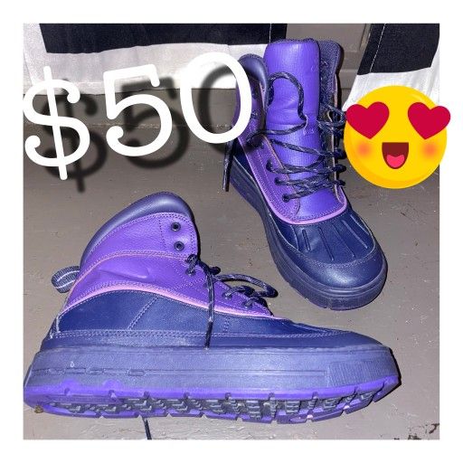 Nice Nike boots size 6y