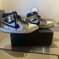 Jordan 1 Retro High NRG Patent Gold Toe