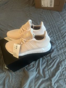 adidas Women's Swift Run Sneaker 7.5