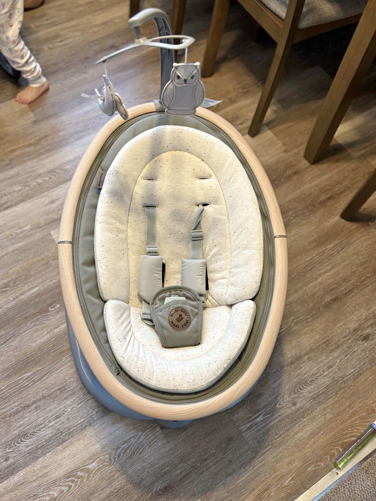 Baby swing only used a couple times! Battery operated!