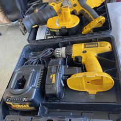 DEWALT CORDLESS DRILL /DRIVER/SAWZALL/2 Batteries 