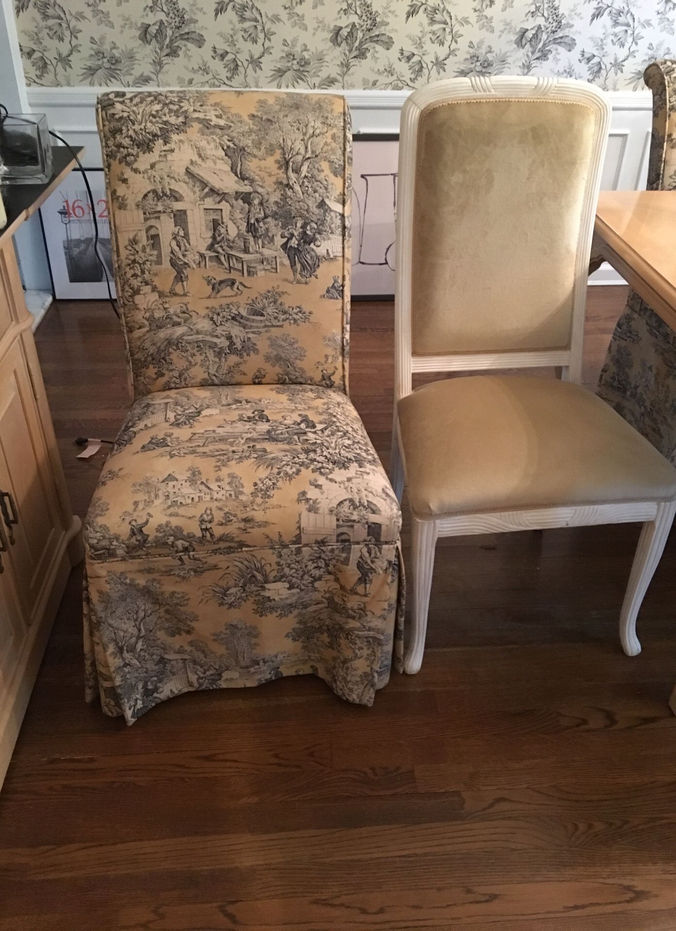 Set of 6 toile dining chairs and 2 gold velvet dining chairs