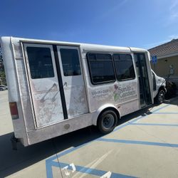 Ford E-350 Bus