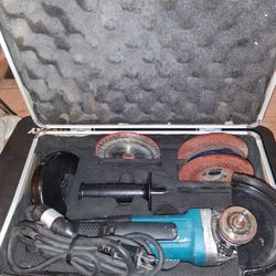 MAKITA 13Amp 4-1/2" Angle Grinder w/ Locking Paddle Switch