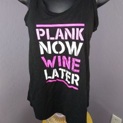 Tank Top black "plank now wine later" size small
80% polyester and 20% cotton

