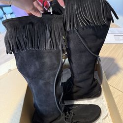 Minnetonka black boots size 9