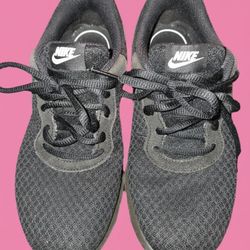 Nike Sz 6 Women's Sneakers