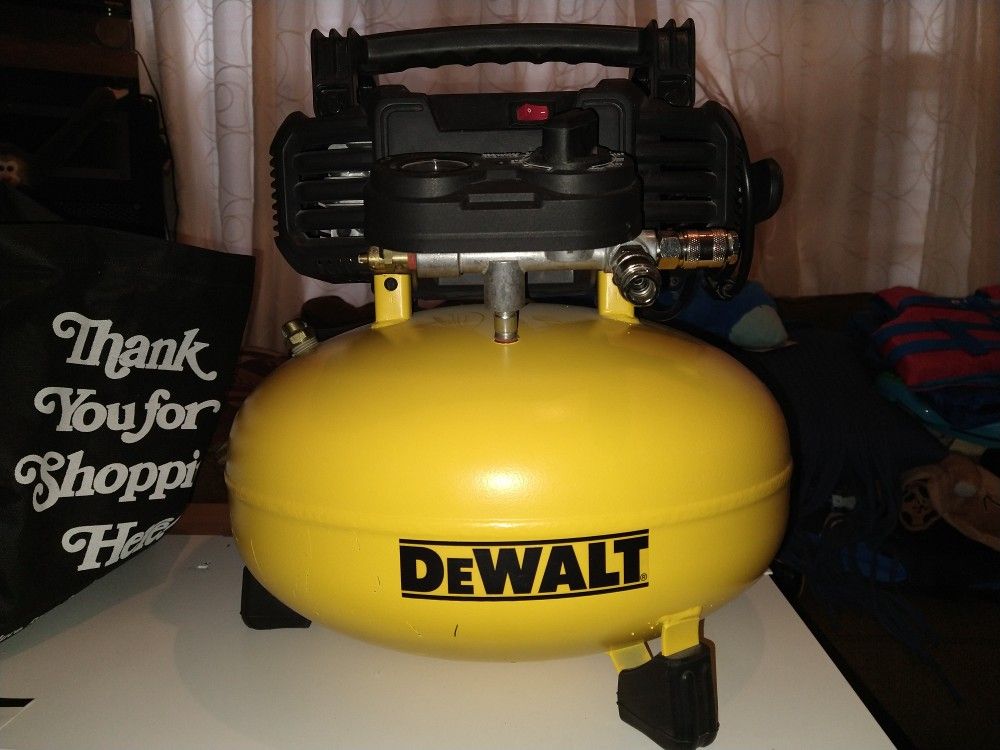 DeWalt 6 Gallon Corded Compressor 
