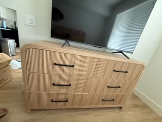Modern natural wood fluted 6-drawer dresser/TV stand