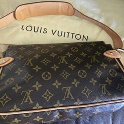 LOUIS VUITTON Monogram Hudson PM
