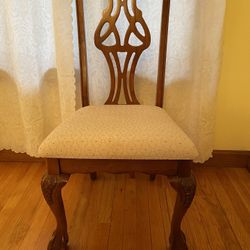 A Vintage Oak Wood Chair In Excellent Condition