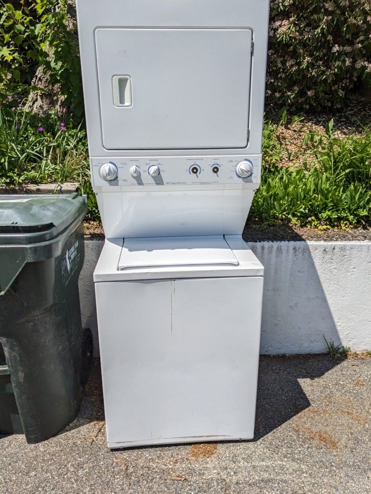 Electric Hookup Stackable Washer/Dryer