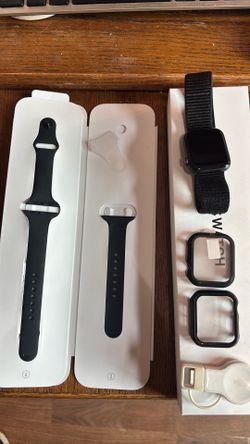 Apple 44mm SE watch and accessories