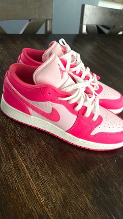 pink jordan’s