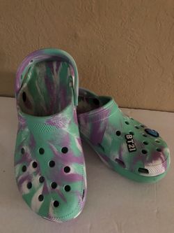 Women’s platform Crocs Sz 9