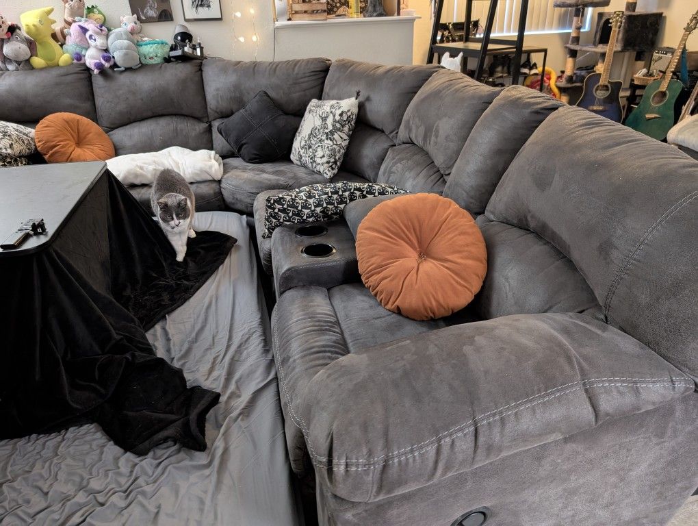 Beautiful Gray Sectional Couch and Recliner Set