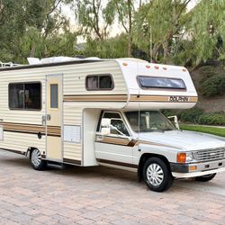 1987 Toyota Dolphin RV