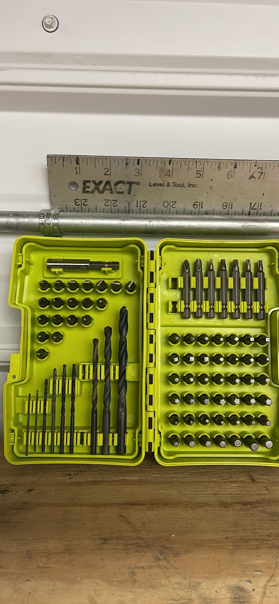 Ryobi Drill And Bit Set