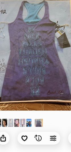 es una tank top deportiva de espalda tipo racerback.
