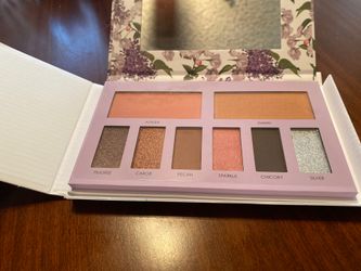 Vegan eyeshadow and blush palette