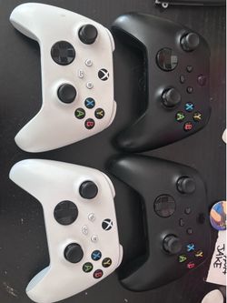 4 Xbox series x/s controllers