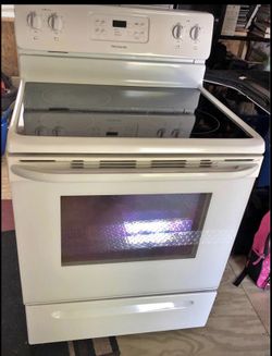 Electric stove like new delivery and installation included