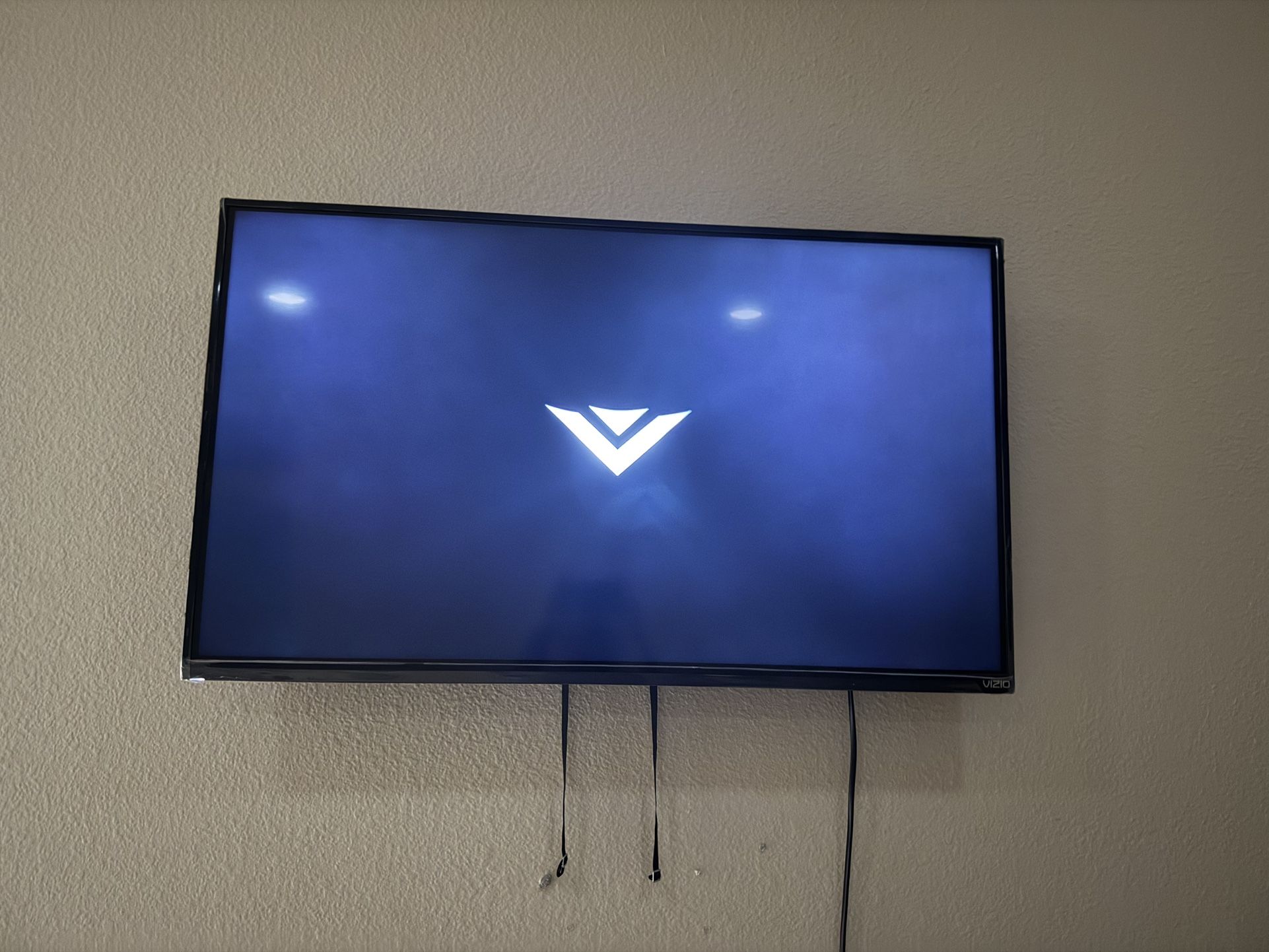 Vizio LCD TV (40 Inches)