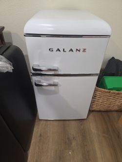 Galanz mini fridge