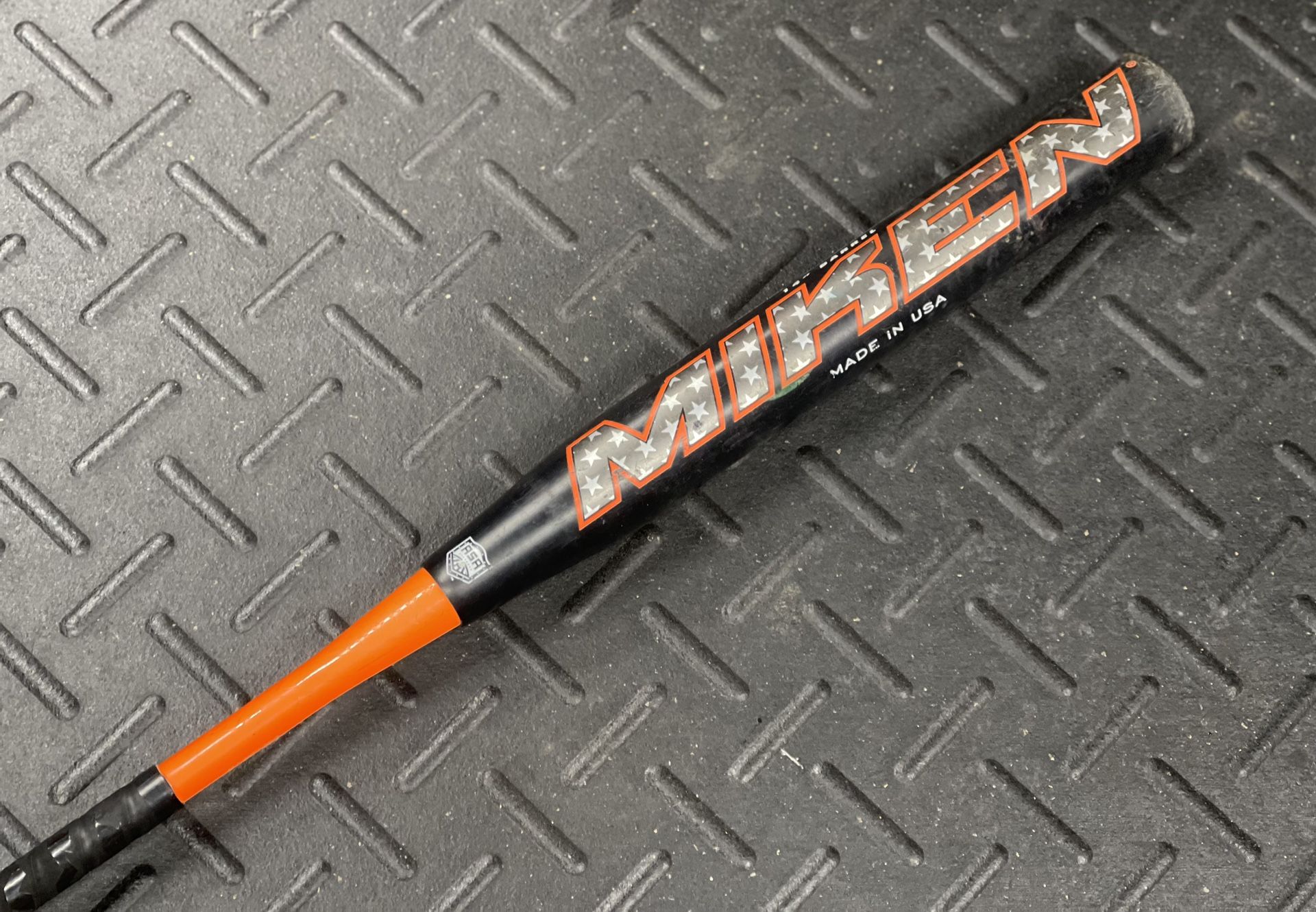 Miken DC 41 Supermax Bat (-7) Composite 27 oz 34" (Used)