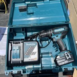 makita compact drill 18V Lithium-Ion 1/2 in. Compact Cordless Hammer Driver Drill Kit with two Batteries (2.0 Ah), Charger and Hard Case