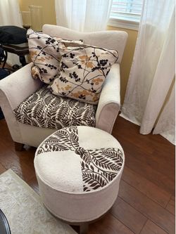 Comfy Chair w Footrest
