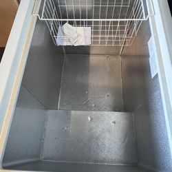 $100.00 Black Diamond Freezer W Lock🔐 