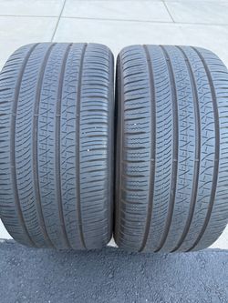 Pair of Pirelli tires275/35/20 60%
