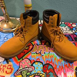 *NEW* SIZE 10 NAUTICA BOOTS